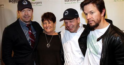 How long did alma wahlberg suffer from dementia - Published on April 20, 2021 11:19AM EDT. Mark Wahlberg continues to mourn the loss of his mother, family matriarch Alma Wahlberg . On Monday, the actor, 49, posted a throwback family snapshot to ...